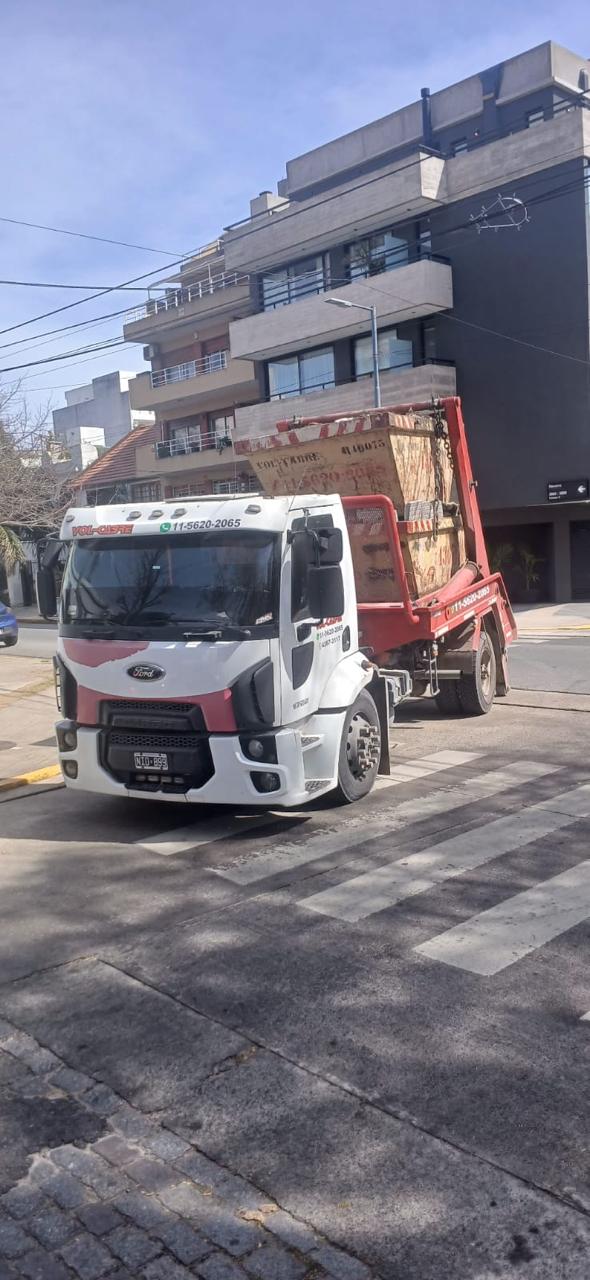 Flota de volquetes Volcabre en depósito